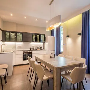 Cozy 3-bedroom With Stylish Comfort And Chic Decor Apartment